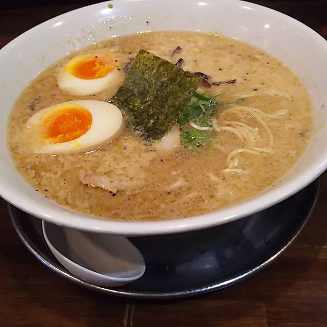 十六代目哲麺 クリーミーな豚骨スープが大人気 全国にある哲麺グループの人気の秘密 ガキろぐ